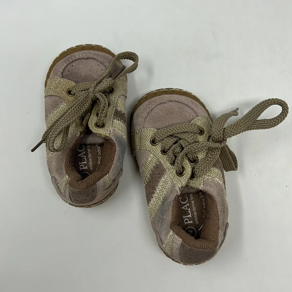 Children’s Place Boy’s Lace-Up Shoes Size 4 Excellent Condition